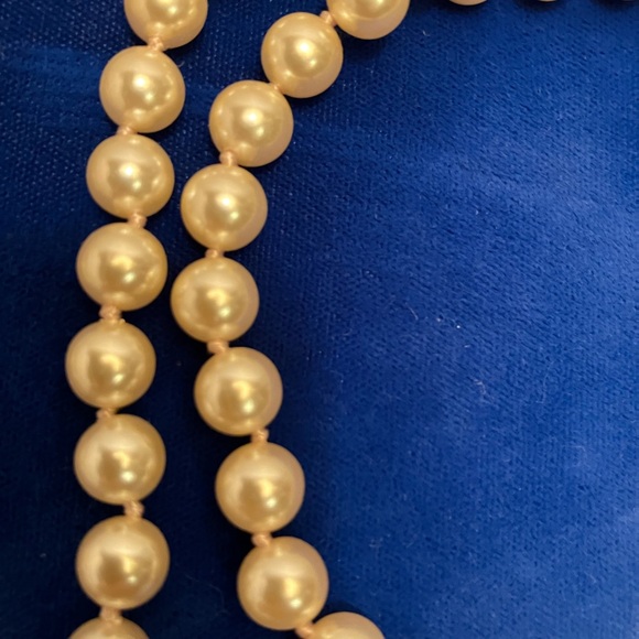 Genuine new strand of cultured pearls and gold closure - Picture 4 of 4